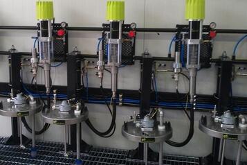 (1) Standard piston pump (1) Standard piston pump