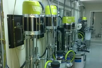 (1) Piston Pump (1) Piston Pump