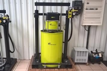 (1) REXSON pump (1) REXSON pump