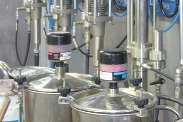 (2) Silicagel Air desicant dryer (2) Silicagel Air desicant dryer