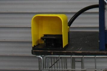 (5) Foot pedal (5) Foot pedal