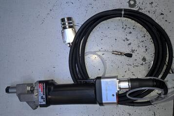(3) Heated extrusion gun (3) Heated extrusion gun