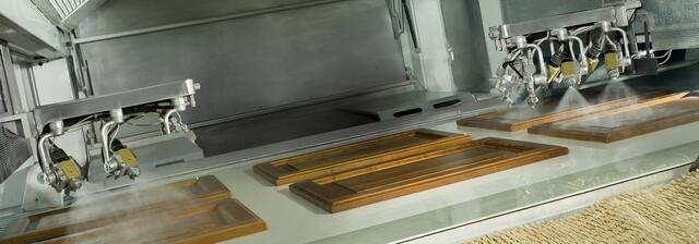 Automatic spraygun on flat line Automatic spraygun on flat line