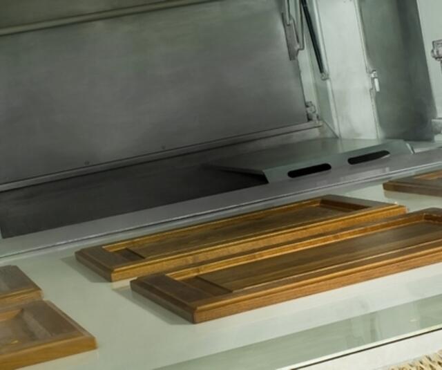 Automatic spraygun on flat line Automatic spraygun on flat line