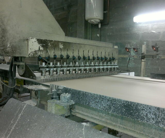 Multi-bead extrusion gun Multi-bead extrusion gun